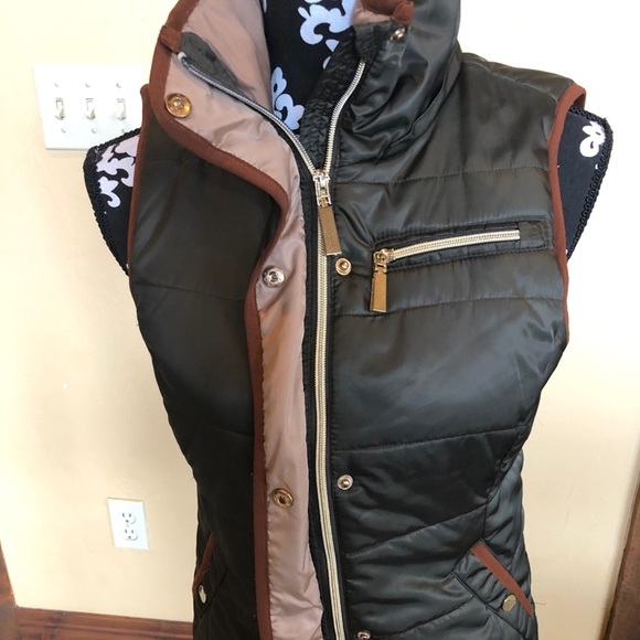 Olive Puffer Vest - Picture 6 of 7